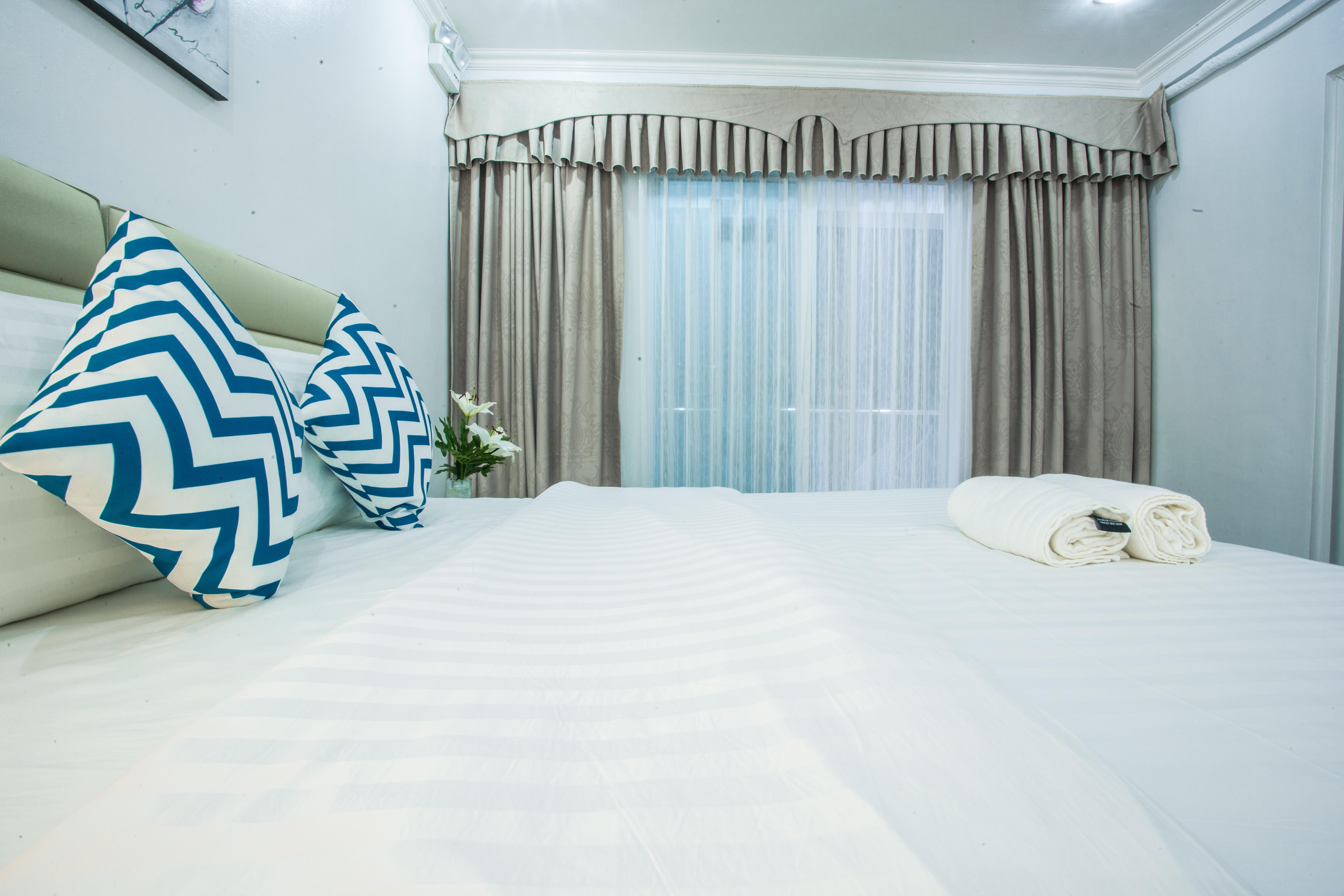 Grand Blue Beach Hotel Manoc-Manoc Exterior photo