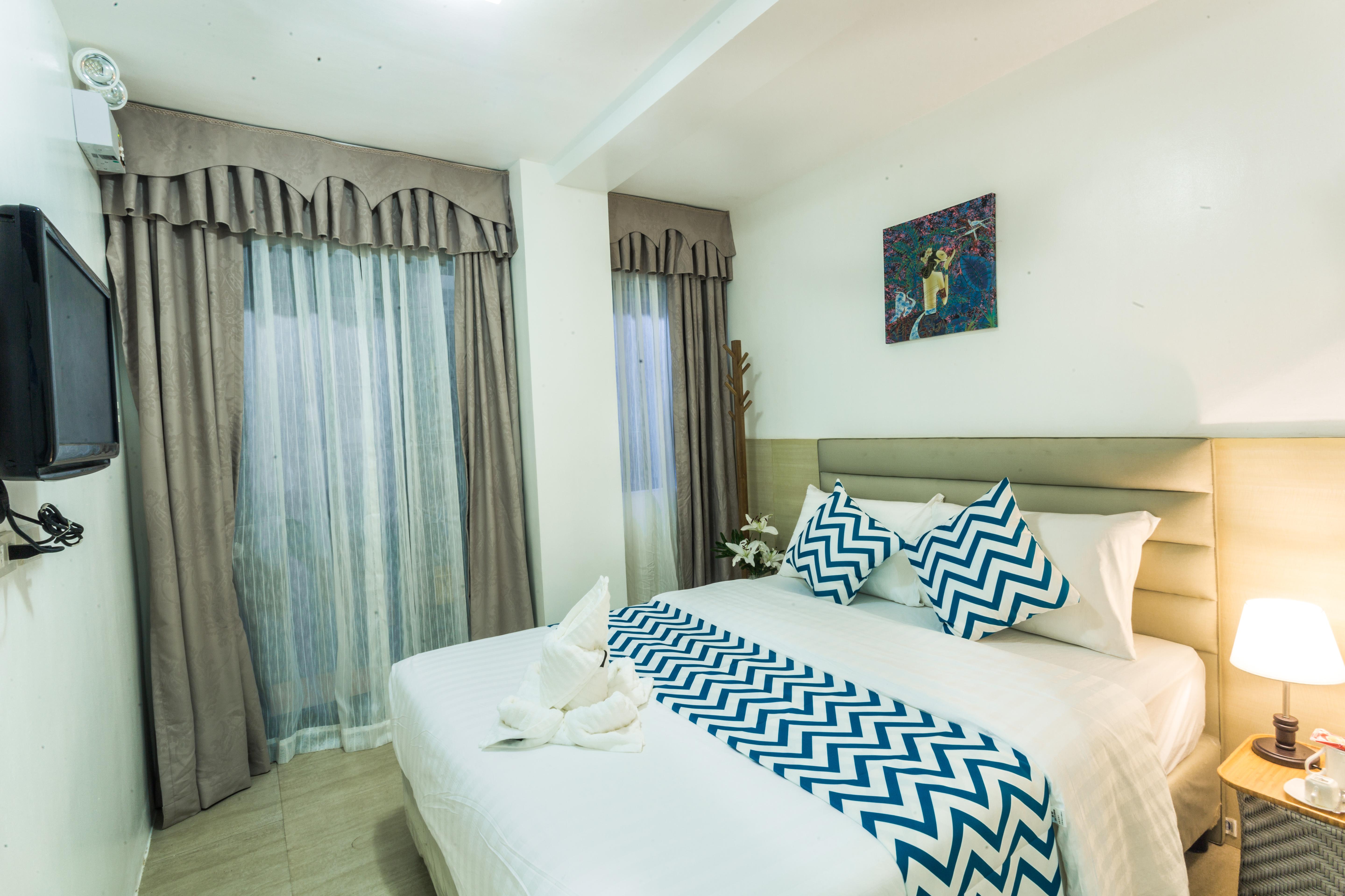 Grand Blue Beach Hotel Manoc-Manoc Exterior photo