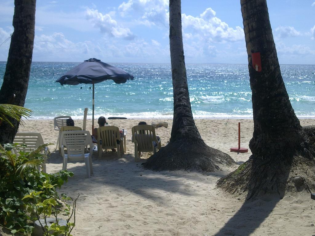 Grand Blue Beach Hotel Manoc-Manoc Exterior photo
