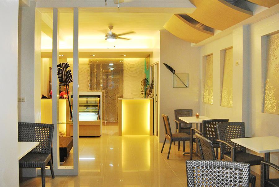 Grand Blue Beach Hotel Manoc-Manoc Exterior photo